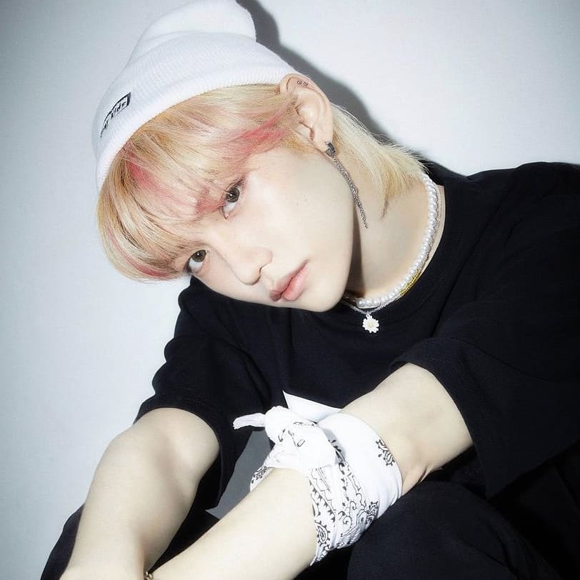 lorenavilla96's tweet photo. Los amores d mi vida con gorrito 😍😍😍🐱💙🐥 #yoongibiased #yoongistan #felixbiased #felixstan #army #stay #bts #straykids #HyunjinWeLoveYou https://t.co/j7GI5uyUlU