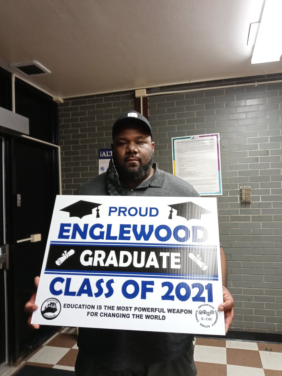 deese12's tweet photo. @CPSNetwork11 The Englewood CAC partnered with Teamwork Englewood to show support for Englewood 8th Grade Graduates. https://t.co/rQZ5uCAzlk