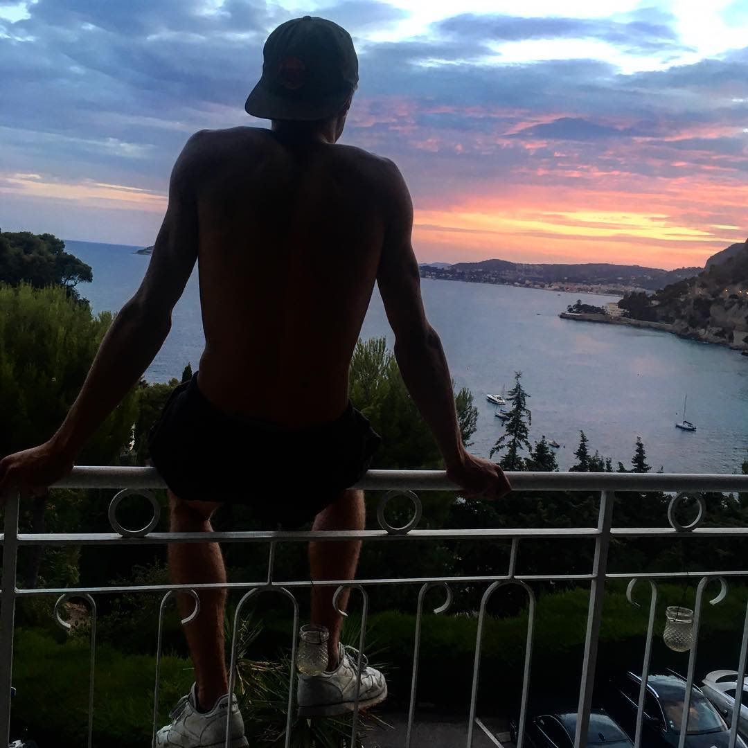 monaliseroberts's tweet photo. guess whats on his mind https://t.co/z4wZJzCdj0