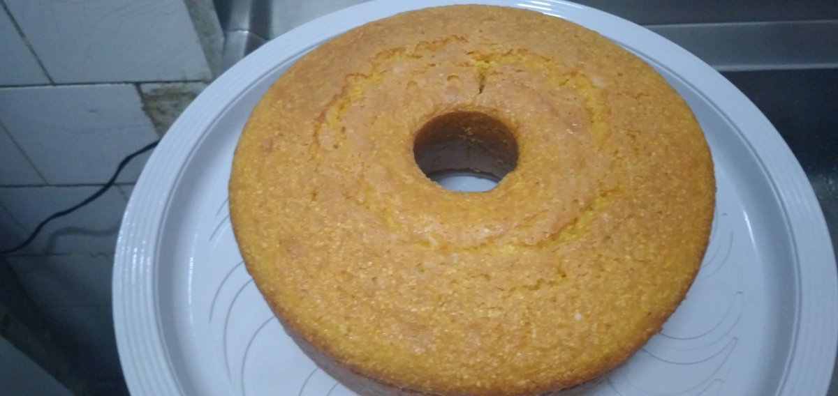 Clau_CrisAgDBin's tweet photo. Bolo caseiro de fubá!😍🤩😋🤗
#DelíciasdaBaia
na
#Workingfromhome
#Encomende
#Recomende
#Secuidem!🥰
#Ótimasexta! 🌻😘 https://t.co/2bSxpsFUVj
