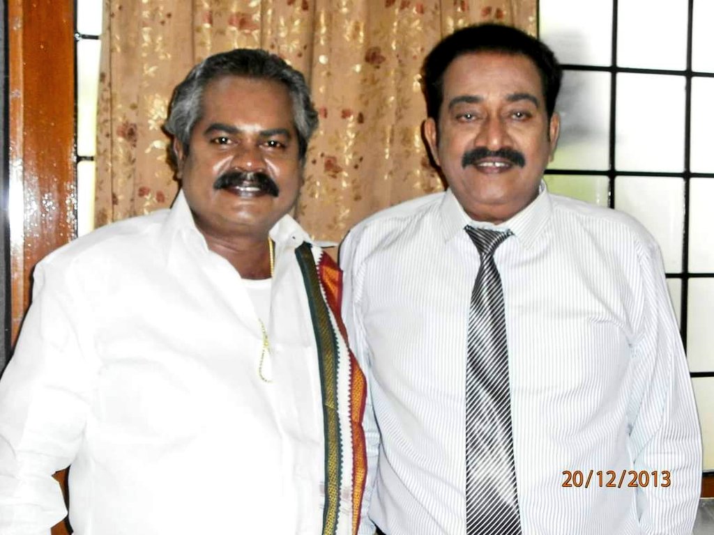 kayaldevaraj's tweet photo. மலரும் நினைவுகள் 🙏

எம்.சந்திரமோகன் இயக்கத்தில் விவேக், சோனியா அகர்வால் நடித்த 'பாலக்காட்டு மாதவன்' படத்தில், நான் ஆளும் கட்சி அமைச்சர் 'சுனாமி சுந்தரம்' என்ற வேடத்தில் நடித்தேன். எனக்கு பி.ஏ வேடத்தில் இயக்குனரும், காமெடி வசனகர்த்தாவுமான ராஜகோபால், பாண்டு நடித்தனர்.
#ActorPandu https://t.co/4Qzf5rIktW