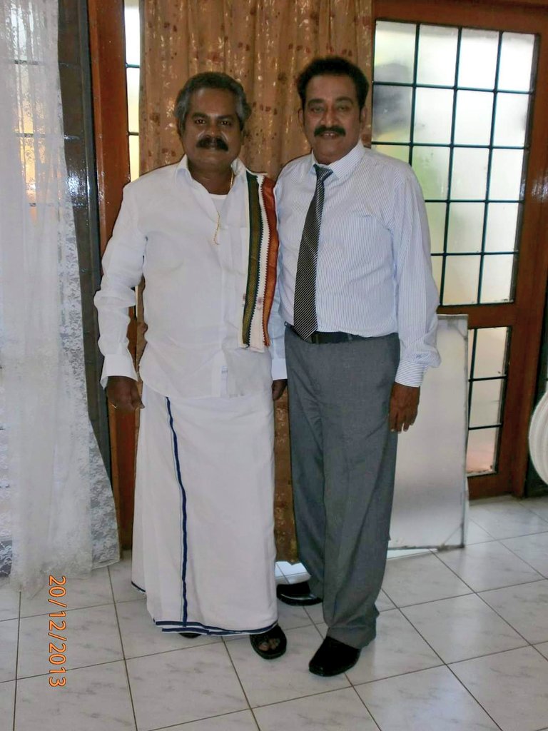 kayaldevaraj's tweet photo. மலரும் நினைவுகள் 🙏

எம்.சந்திரமோகன் இயக்கத்தில் விவேக், சோனியா அகர்வால் நடித்த 'பாலக்காட்டு மாதவன்' படத்தில், நான் ஆளும் கட்சி அமைச்சர் 'சுனாமி சுந்தரம்' என்ற வேடத்தில் நடித்தேன். எனக்கு பி.ஏ வேடத்தில் இயக்குனரும், காமெடி வசனகர்த்தாவுமான ராஜகோபால், பாண்டு நடித்தனர்.
#ActorPandu https://t.co/4Qzf5rIktW