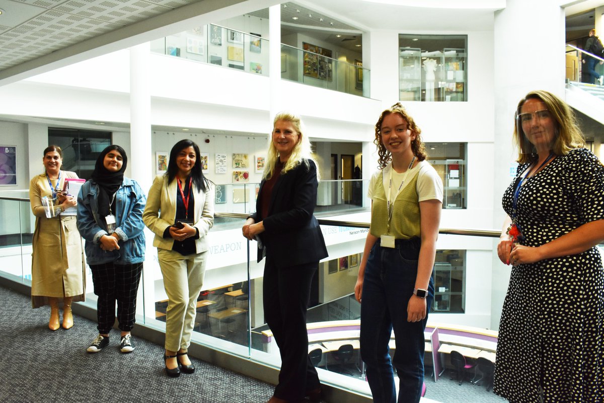 In this week’s ‘Weekly Pod’, #GulnazBrennan joined us, well known for her local work which celebrates and supports the role that women play in our society. Our students were inspired by her work and the 
<a href="/SheInsprAwrds/">SheInspires 🦋</a>🏆

Find out more HERE👉bit.ly/3vfV3pe 

#B6Ready🎙️