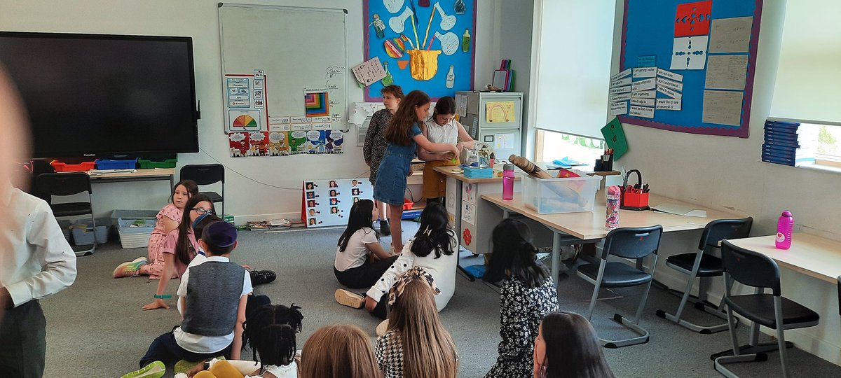 P4Calderwood's tweet photo. This afternoon, our great teachers were teaching us games and sport! https://t.co/X88cdMb7QX