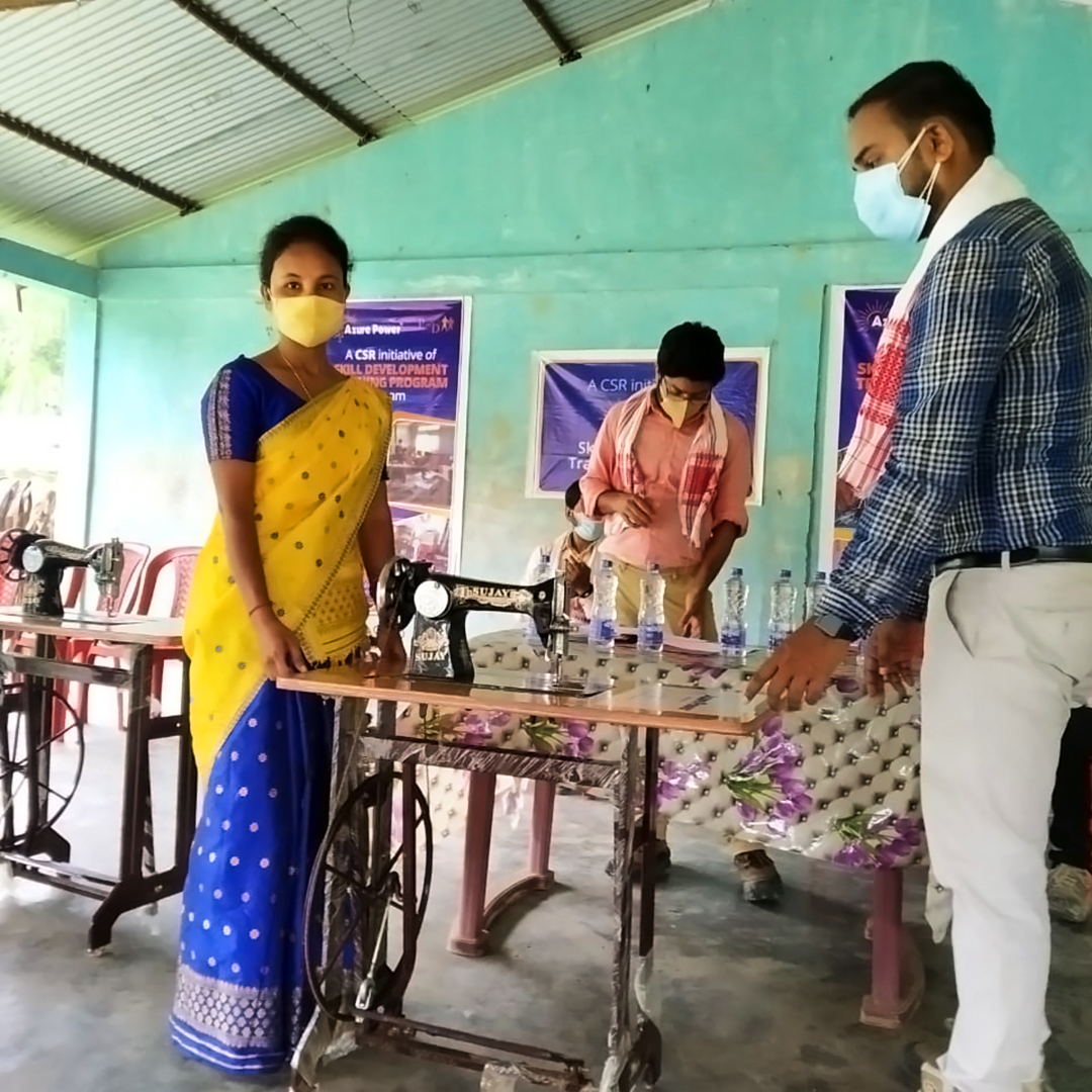 AzurePowerSolar's tweet photo. 152 local youths completed the #SkillDevelopment course in cutting &amp; tailoring &amp; embroidery design at Mikir Bamuni &amp; Murgi Ladai under Nagaon district. Azure Power constantly organises such #CertificationProgrammes to give our beneficiaries a boost to further hone their #Skills. https://t.co/aLtaUPRC0M