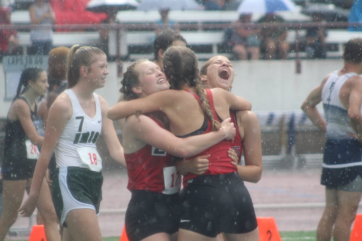 jacketscougars's tweet photo. State Track Meet: Petersburg Girls 4x100 relay team members were thrilled to medal ⁦@PetersburgHS⁩ https://t.co/vlRhDph753