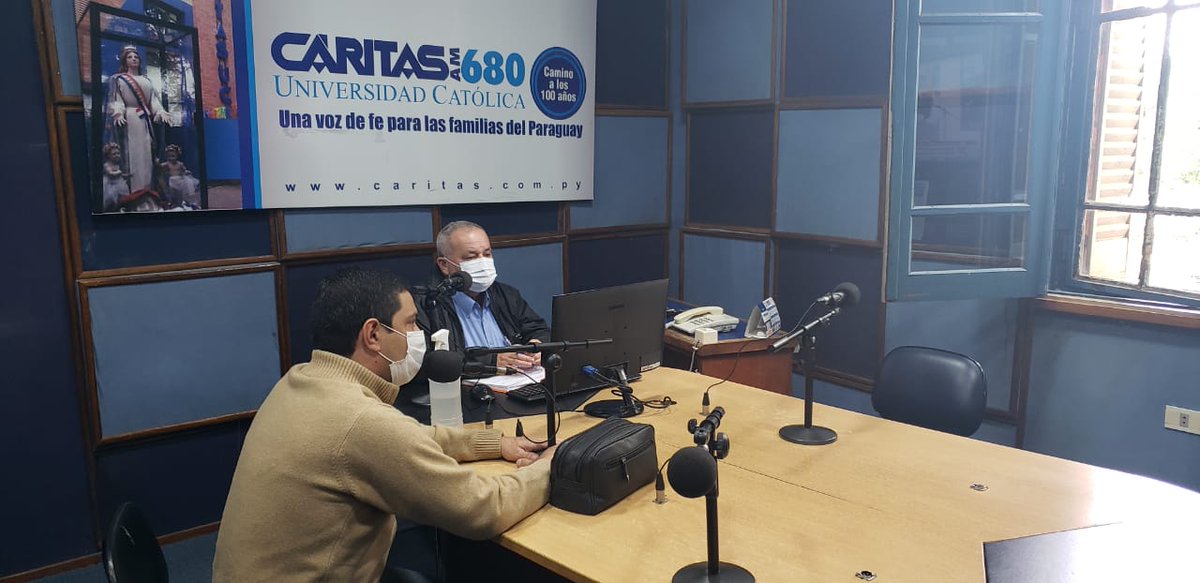680CARITAS's tweet photo. "Asunción recibe 600 mil vehículos por día que vienen a utilizar la infraestructura de la Capital que es muy endeble y salen sin tributar un solo guaraní" Abog. @juanvillalbapy candidato a concejal de Asunción.  #680AM https://t.co/ckTyP5vGIV