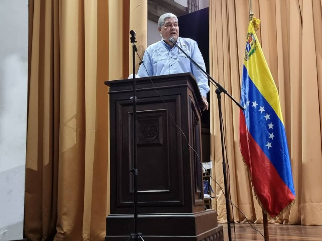 eduardopiate2's tweet photo. Clausuramos el III Congreso Pedagógico Nacional Virtual "La Escuela Productiva y el Autogobierno Territorial en el Marco de los 200 Años de la Independencia". Ahí presentamos el libro "La Nueva Educación Social Comunalizada desde lo Común en Tiempos de Pandemia" @NicolasMaduro https://t.co/0LZ3tCwlZF