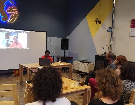 Diu la <a href="/FatouSecka11/">Fatou Secka</a> "El racisme està avançant [...] La llei d'estrangeria no gauria d'existir [...] 👉🏿Quan cal mà d'obra barata es van a buscar els cossos negres, però quan emmalalteixen no tenen accés al metge perquè se'ls nega l'empadronament"

❗L'<a href="/VilafrancaAj/">Ajuntament de Vilafranca del Penedès</a> n'és còmplice!