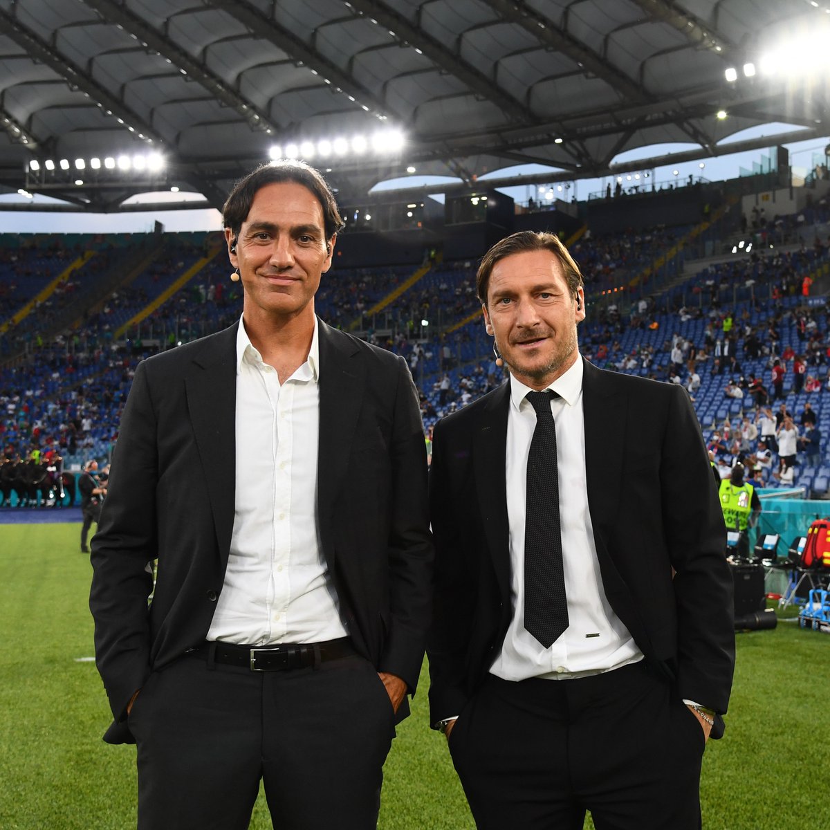 UEFAEURO's tweet photo. 🏟️ Legends in Rome!

🇮🇹 Alessandro Nesta &amp; Francesco Totti 😎

#EURO2020 https://t.co/U5PmpxfwW1