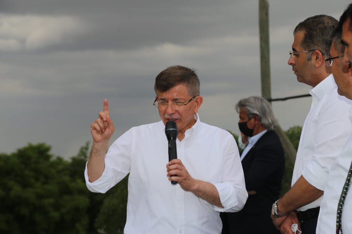 Ahmet_Davutoglu's tweet photo. Bugün hemşehrilerimizle hasret giderdik.

Konya'da Kulu İlçe Başkanlığımızı ve Yeniceoba, Kandil, Çöl, Büyükbeşkavak  mahalle başkanlıklarımızı açtık.

Esnafımızla, tarlada çalışan işçimizle, vatandaşımızla kucaklaşıp Gelecek güzel günleri müjdeledik. #ÇözümGelecekte https://t.co/O83tvz8Zi0