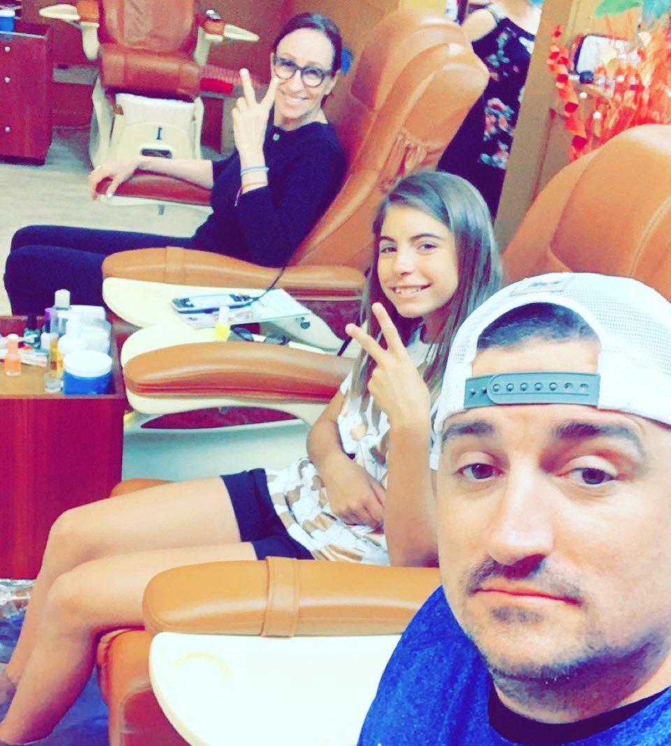 Mattgg1984's tweet image. Pedicures with my mother and daughter!! #FamilyTime #DerbyNailBar #SwimWeekend #PrettyFeet 👣 💅