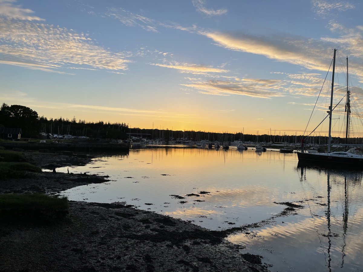 HowellsGb's tweet image. The sun setting over Buckler’s Hard