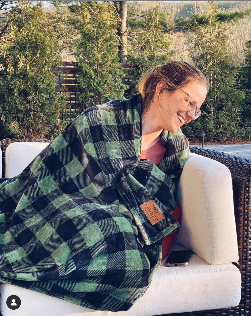 TGIF! Spending our weekend up at the cottage, curled up in the Sutherland blanket.

#ForAllThatYouValue