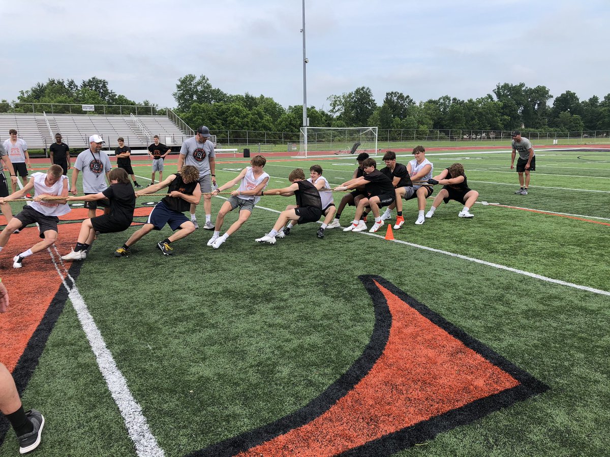 LHS_TigerFB's tweet photo. Got 1% better everyday this week and had fun doing it! Our new DUDES of the week are Tey Kahrs, Brayden McCaleb, @DmarqqoJohnson_ & @_jboog19. S/O to the Tune Squad for winning tug of war today!! #GreatAsOne https://t.co/i9p4ILBFh8