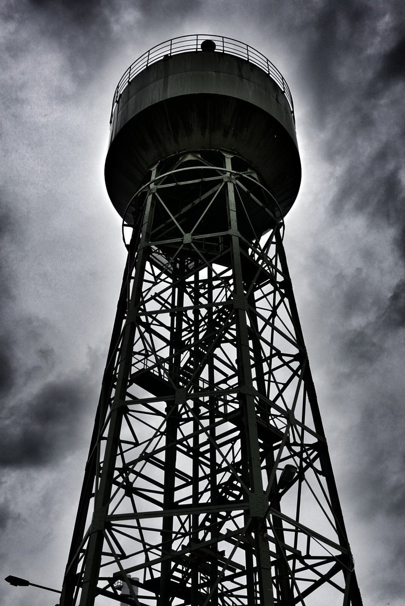 Der Wasserturm in der Zeche Lohberg hat jetzt auch Wochenende. #Ruhrgebiet #ruhrpott #niederrhein #dinslaken #nrw