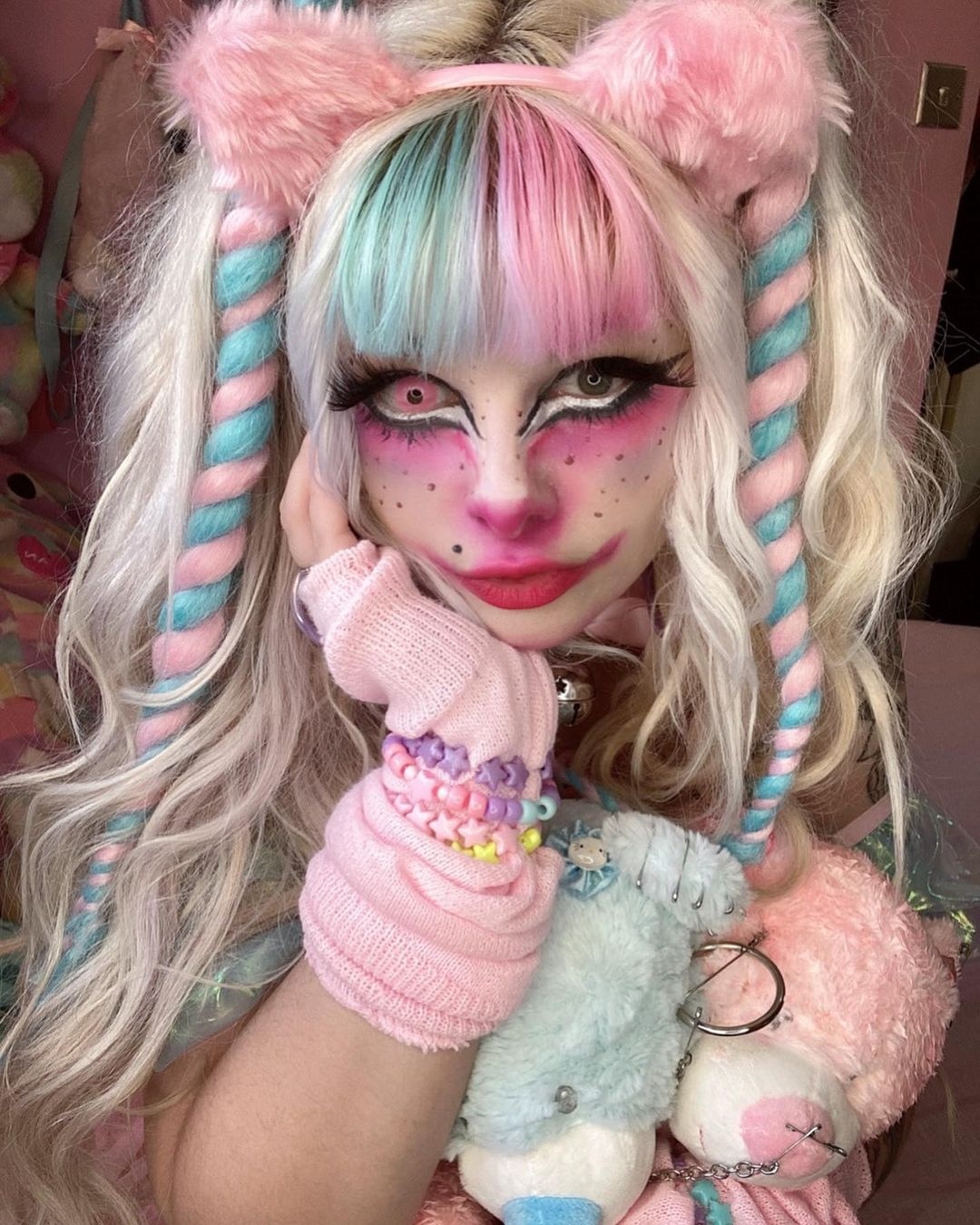 Gå op og ned svimmelhed Behandling Kawaii Box on Twitter: "✨ hellocandyfox definitely nailed the Fairy Kei  look! 🎀💯 Can you spot the bracelets from Kawaii Box that she used as  accessories? 😍👏 #fairykei #fairykeifashion #fairykeistyle  https://t.co/FXBwuCrkQn" /