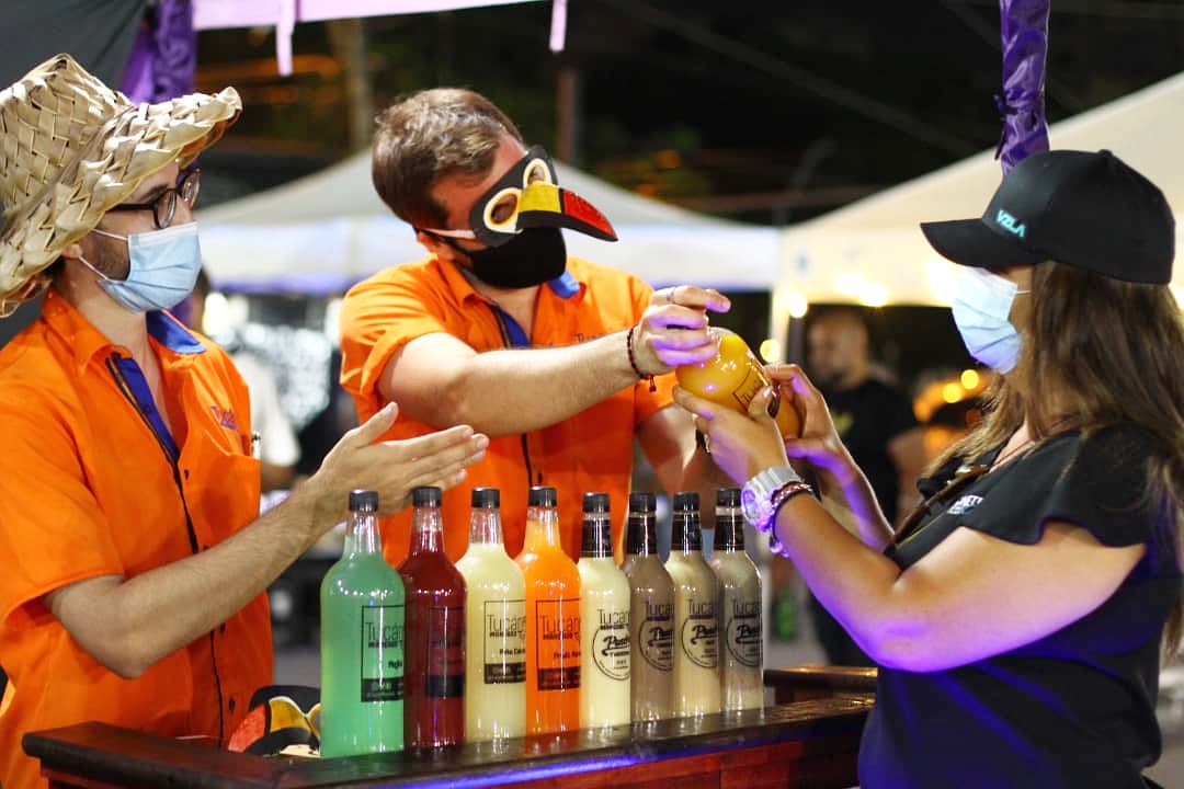 ¡Acompáñanos! Desde hoy hasta el domingo en la Plaza Los Palos Grandes. 🍹