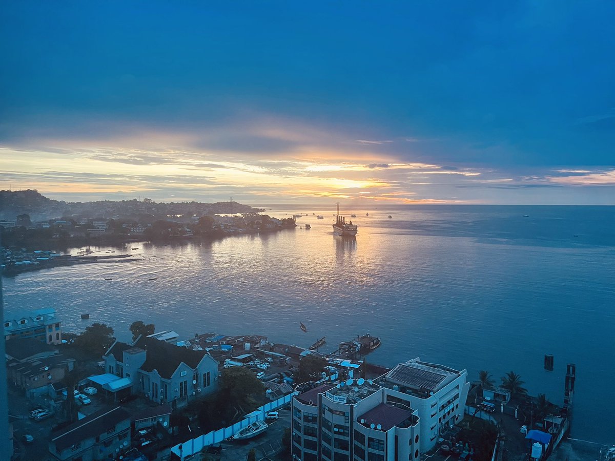 FCC_Freetown's tweet image. #FreetownSunset from the #NewCityHall!

#TransformFreetown