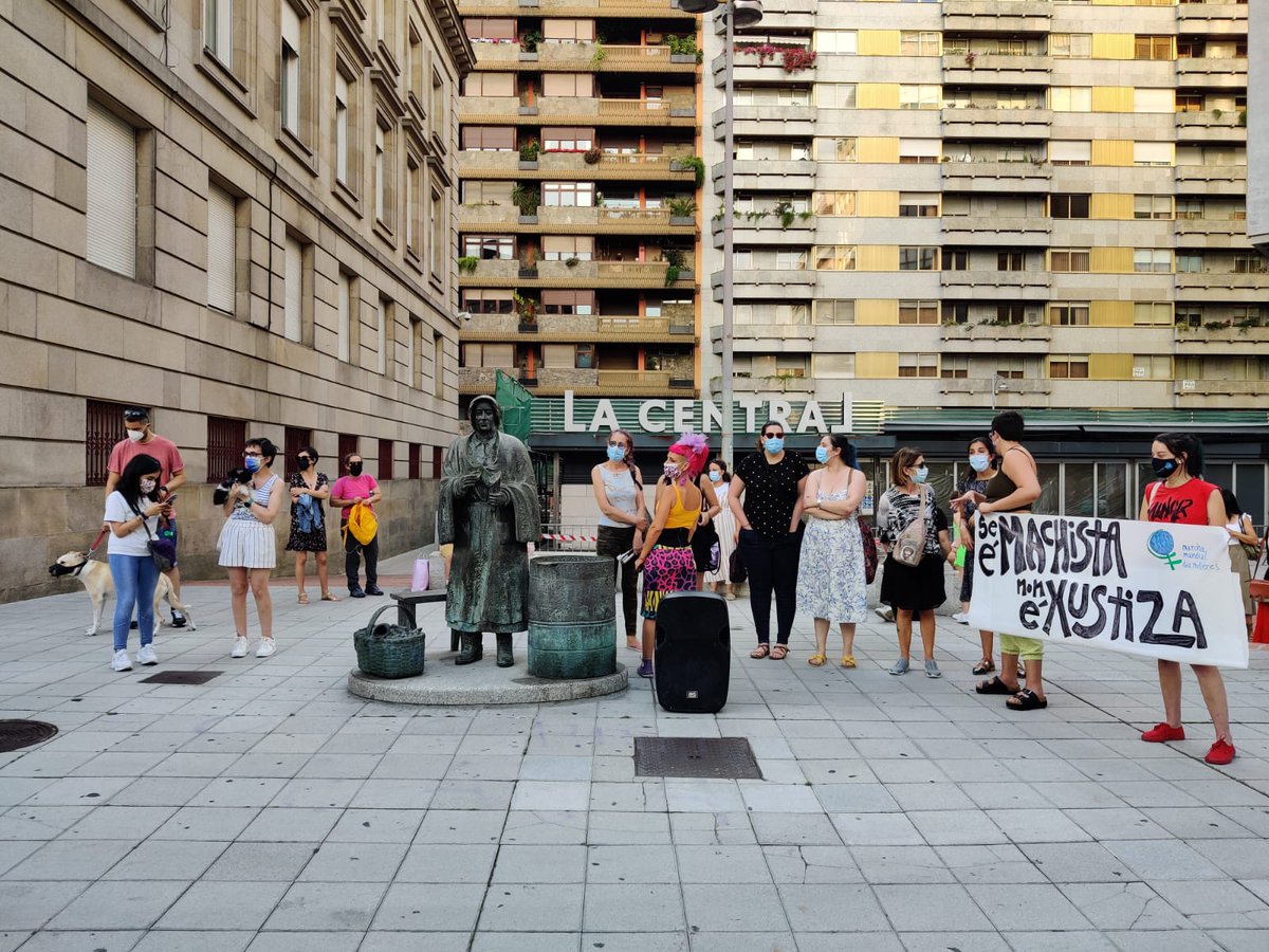 Concentración en Ourense ante a emerxencia e lacra social que supón a violencia machista e vicaria.
#BastaXa 
#NinUnhaMenos 
#ViolenciaVicaria 
#ViolenciaDeXénero