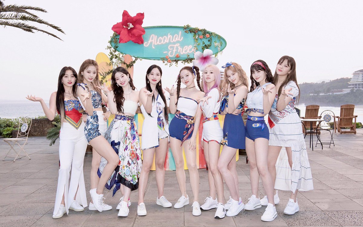DaniChaeng's tweet photo. My OT9 ❤️🍭 https://t.co/7xH9Fb4IKA