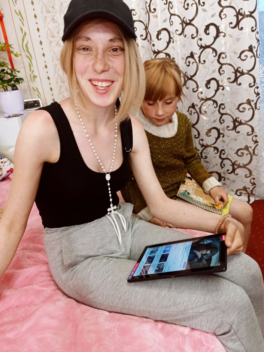 software_swan's tweet image. Swan is honored to be able to bring joy into the lives of underprivileged kids struggling with cancer. We might donate the money to purchase phones or tablets, but her beautiful smile is a priceless reward. #love