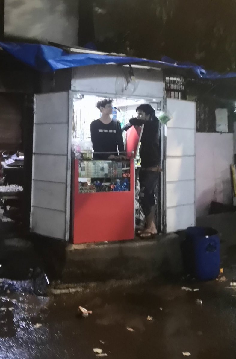 InMumbaikar's tweet photo. @MumbaiPolice illegal panmasala shop which does not even fall in essential category is open right now, cant see any mask either. All this happens only in #kurla

Address - Olga view, father peter pereira road, kurla christian gaon, near ankit medical, kurla west #Mumbai - 400070 https://t.co/LGhCQESrob