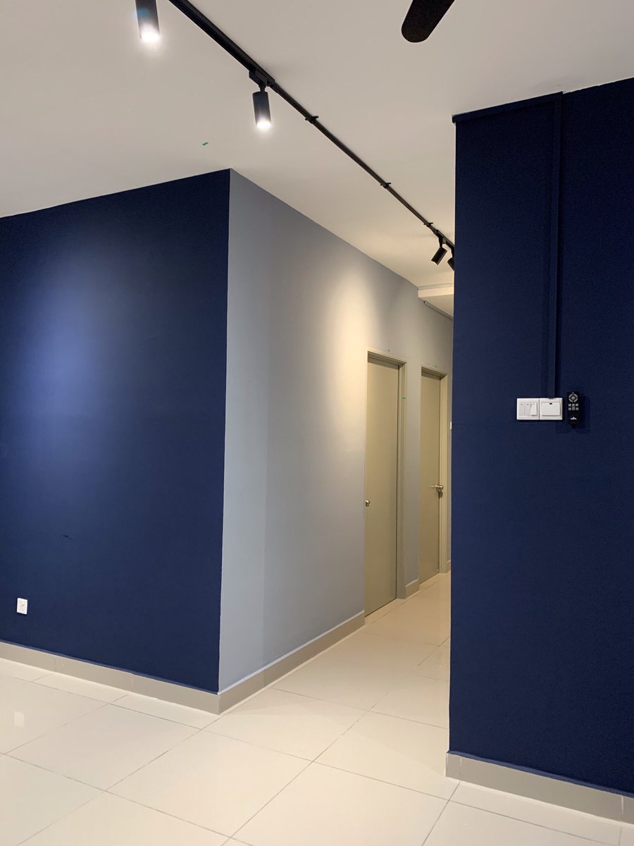 mistaewan's tweet photo. Theme : Obsessed with Blue 💙

Pilihan warna biru menjadi warna tema untuk ruang tamu rumah aku.  💙💙

Cat Jotun : Statement Blue &amp; Pilaster Blue.

#livingroom #jotunmalaysia #interiorpainting #homemakeover 
#wallpaint #wallcolours #paintdecor https://t.co/uUVwDd86Fx