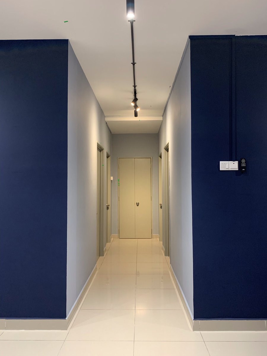 mistaewan's tweet photo. Theme : Obsessed with Blue 💙

Pilihan warna biru menjadi warna tema untuk ruang tamu rumah aku.  💙💙

Cat Jotun : Statement Blue &amp; Pilaster Blue.

#livingroom #jotunmalaysia #interiorpainting #homemakeover 
#wallpaint #wallcolours #paintdecor https://t.co/uUVwDd86Fx