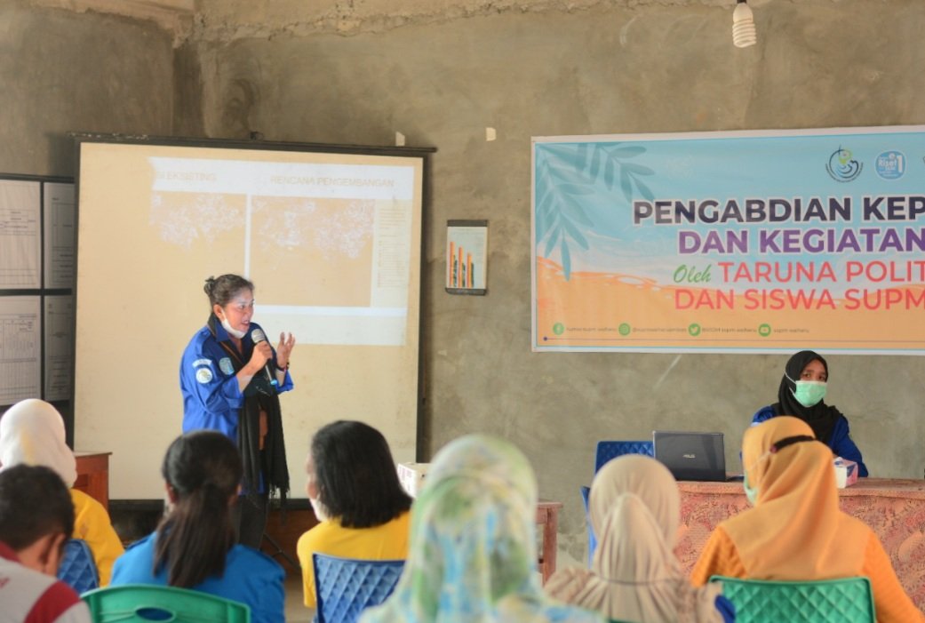 SUPM_WAIHERU's tweet photo. Kegiatan Pengabdian Kepada Masyarakat Poltek KP Maluku dilaksanakan di Desa Waiheru yg telah ditetapkan sebagai Desa Inovasi/Mitra dalam pengmbangan Ekowisata Bahari.@jais030 @bsuprakto @sjariefwidjaja #menterikelautanperikanan
#menteritrenggono
#saktiwahyutrenggono
#menterikkp https://t.co/swZw1PpDN3