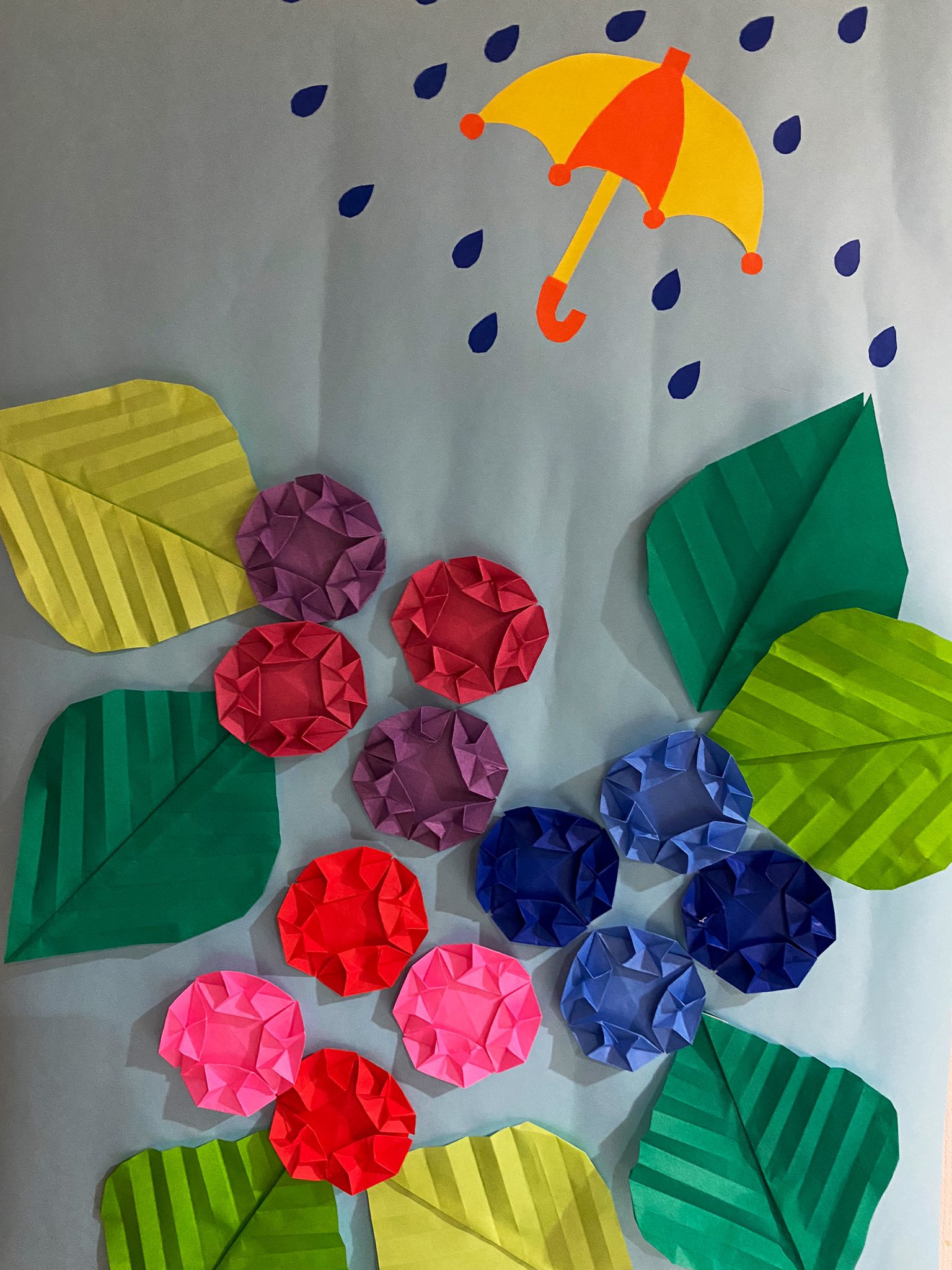 紫縞 Ar Twitter 折り紙 まるあじさい Origami Hydrangea カミキィ Kamikey T Co Rg5ypz0ldg Youtubeより カミキィさんのまるあじさいと葉っぱの作り方動画を見て 職場の壁飾りを作りました 細かい所を見ると粗はありますが何とか完成 カミキィ