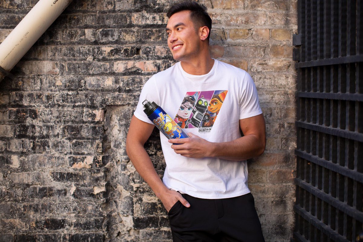 PlayStation's tweet photo. A rift has opened, revealing new #RatchetPS5 items at the PlayStation Gear Store: https://t.co/kKgXlfqSqD https://t.co/YbVz4vKznx
