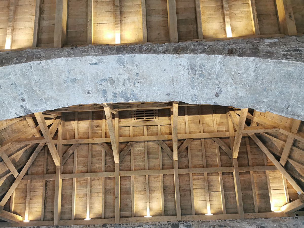 ThatCastleFella's tweet photo. Great visit today to where my interest in castles began, Carrickfergus Castle. The new Irish oak roof in the Keep is amazing, and a great guided tour as well! #carrickferguscastle #castlefix #castles #discoverni https://t.co/2xq4XdkcXL