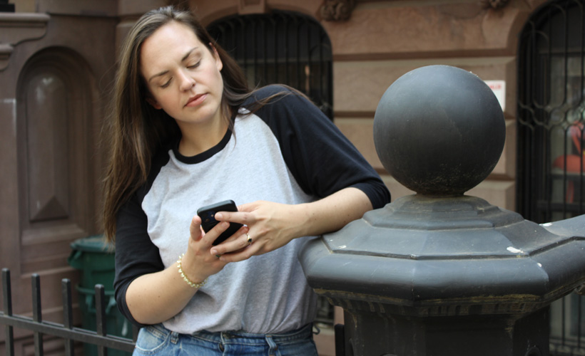 Wow! Woman So Busy She Can't Send Text From Phone She Stares at 10 Hours a Day: ow.ly/qOcX50F7N7X
