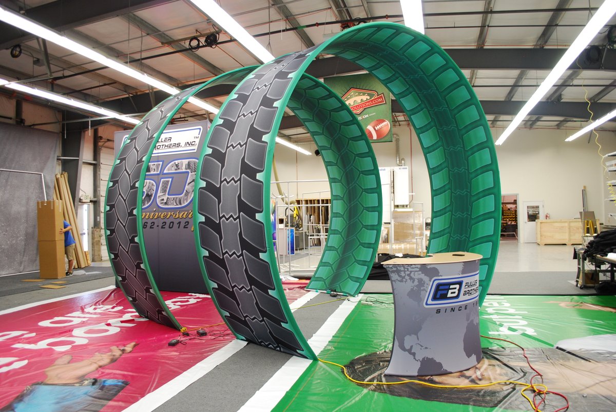 fusionimaging's tweet image. Just a reminder that your booth doesn&apos;t have to be a rectangle! #fusionimaging #tradeshowgraphics #tradeshowbooths #events