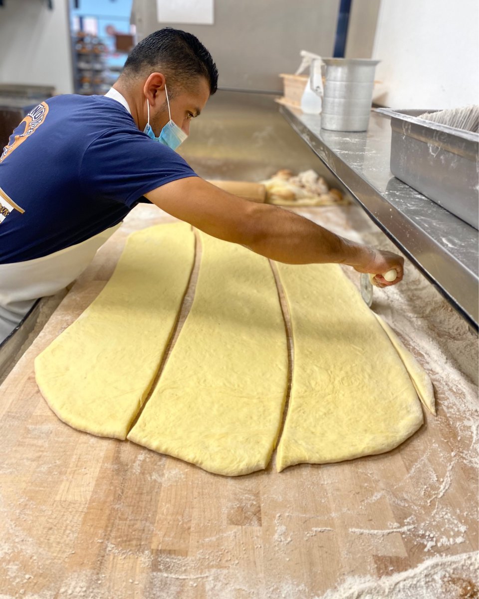 RandysDonutsLA's tweet photo. Handmade goodness whipped up by our expert bakers 😍
Ever wonder how a #donut is made? Here's just a small glimpse of what goes on behind the scenes of our #WorldFamous #RandysDonuts 🍩
#BTS #DonutMaking #Bakers #Cooking #Baking #Randys #Famous #Donuts https://t.co/MBtTRoJMk3