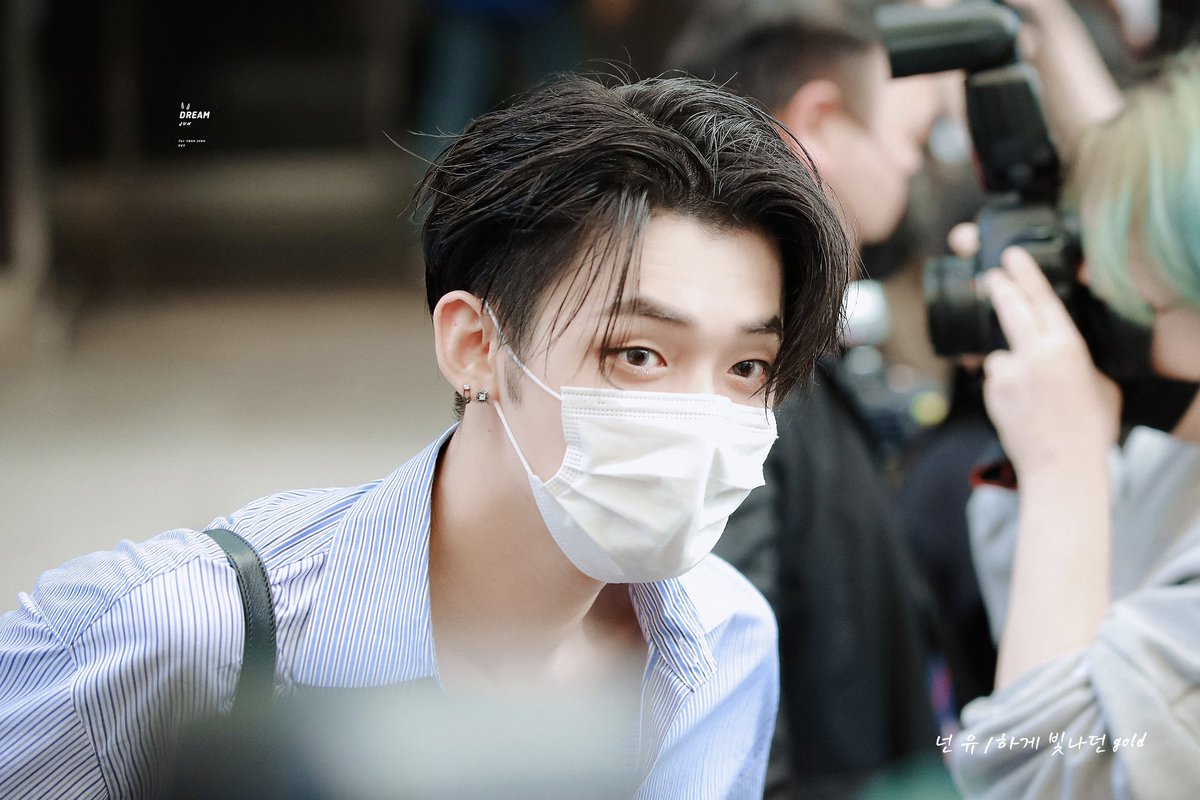 ลุคเหมือนพบเจอได้ง่ายๆไม่ใช่ไอดอลคืออันตรายมาก ร้องเอ๋ง 🥲