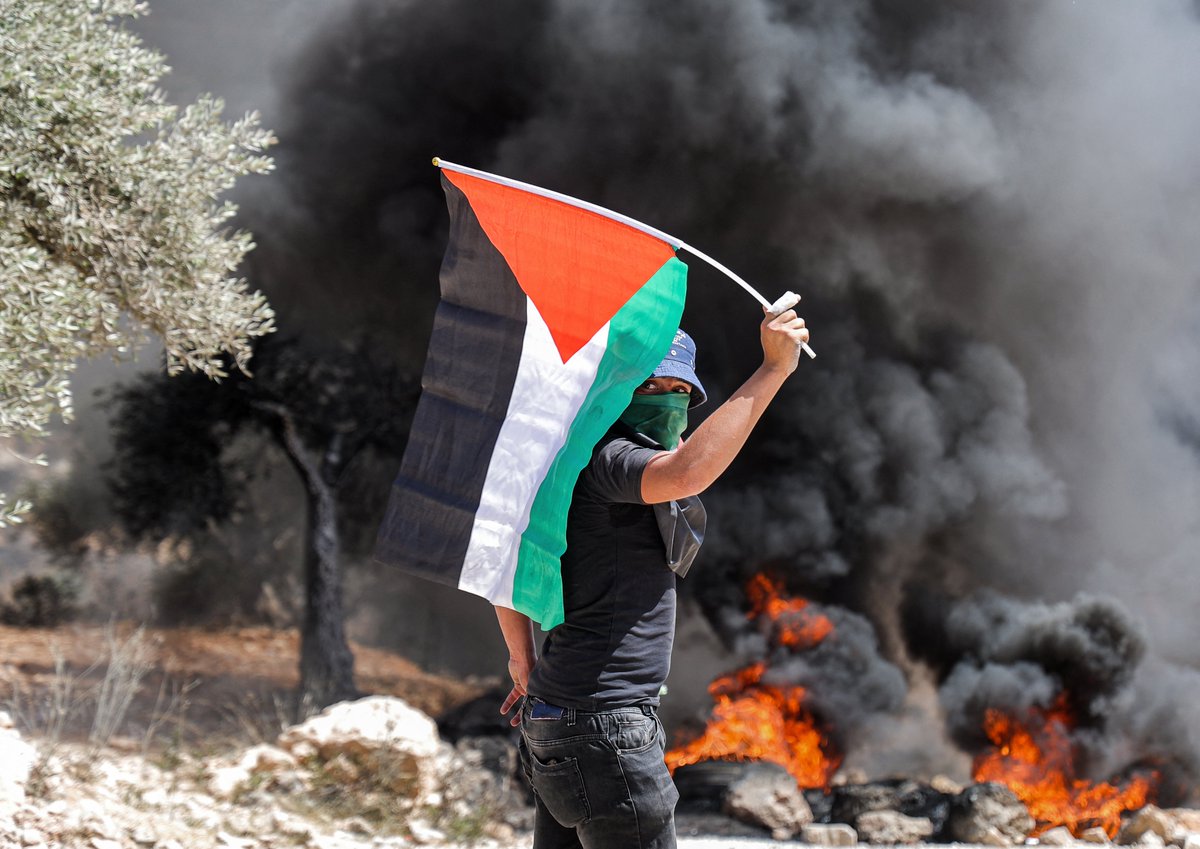 ajplus's tweet photo. Israeli soldiers shot and killed a 15-year-old Palestinian boy in the occupied West Bank.

Soldiers fired live bullets at Palestinians throwing stones while protesting a new illegal Israeli settlement built on Palestinian land near Nablus — one of over 250 such illegal outposts. https://t.co/ux60eWBhKF