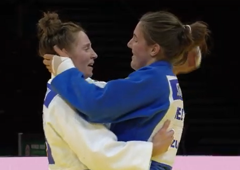 Thank you @MarhindeV Sharing beautiful moments. End of career. 🙏 #Judo #JudoWorlds2021 #JudoInside judoinside.com/judoka/15499/M…