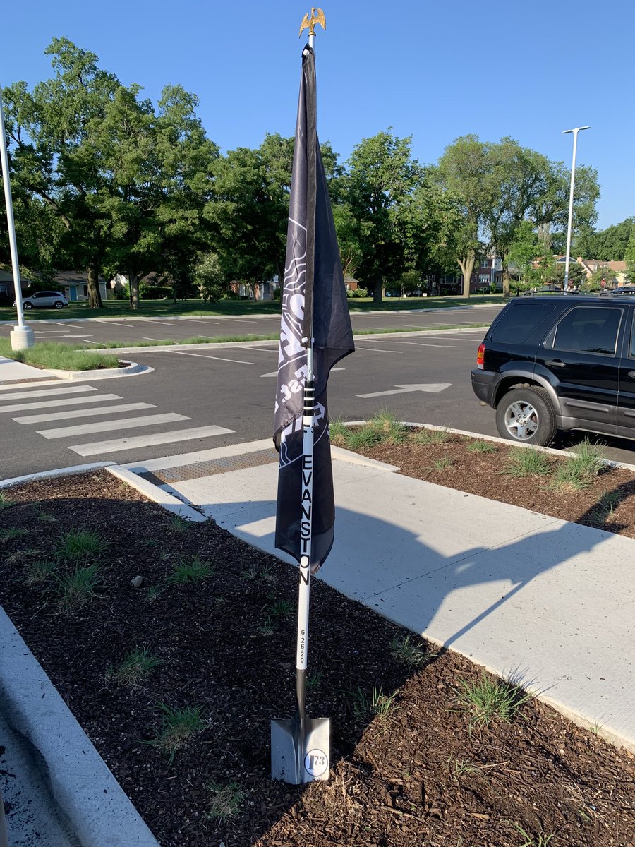 F3Evanston's tweet photo. 11 for some sweat.  Hot &amp; steamy today at The Crown as we welcomed a guest Q from @F3Chicago    

Homer put us thru the paces &amp; we welcomed a new friend to the group thx to the best shovel flag guru in the Nation @TheStove54 just in time for the 1-yr ann.

#PlantIt
#FirstBirthday https://t.co/3nhZ3ccek2