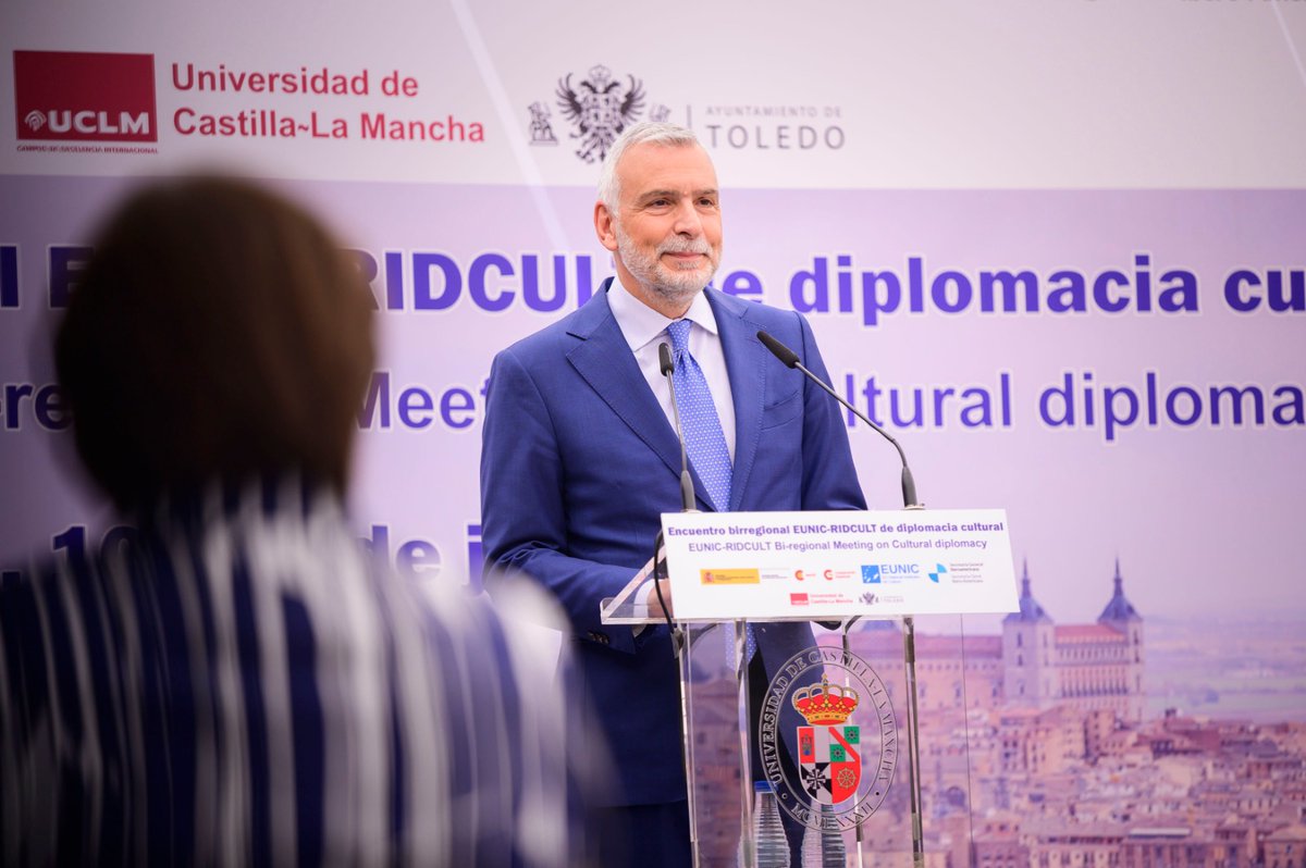 MAECgob's tweet photo. Además de los miembros de @EUNIC_Global y #RIDCULT, al encuentro han asistido @RGrynspan, el SG del @eu_eeas, @SanninoEU; @carmencalvo_ y @garciapage, entre otras autoridades. https://t.co/DHtp09oybO
