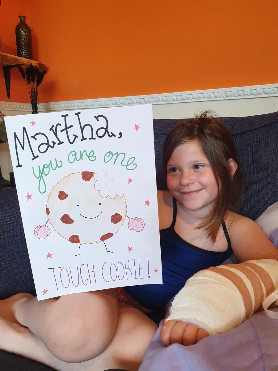 Miss_Doncaster's tweet photo. Thank you so much for my card and cookies, I can't wait to eat them. 😋 love Martha ❤ @HeyMissLumley @sunnyfieldsHT @sunnyfieldsmrr I even got flowers and chocolates from Mabel ❤ https://t.co/HMZvRTDDe1