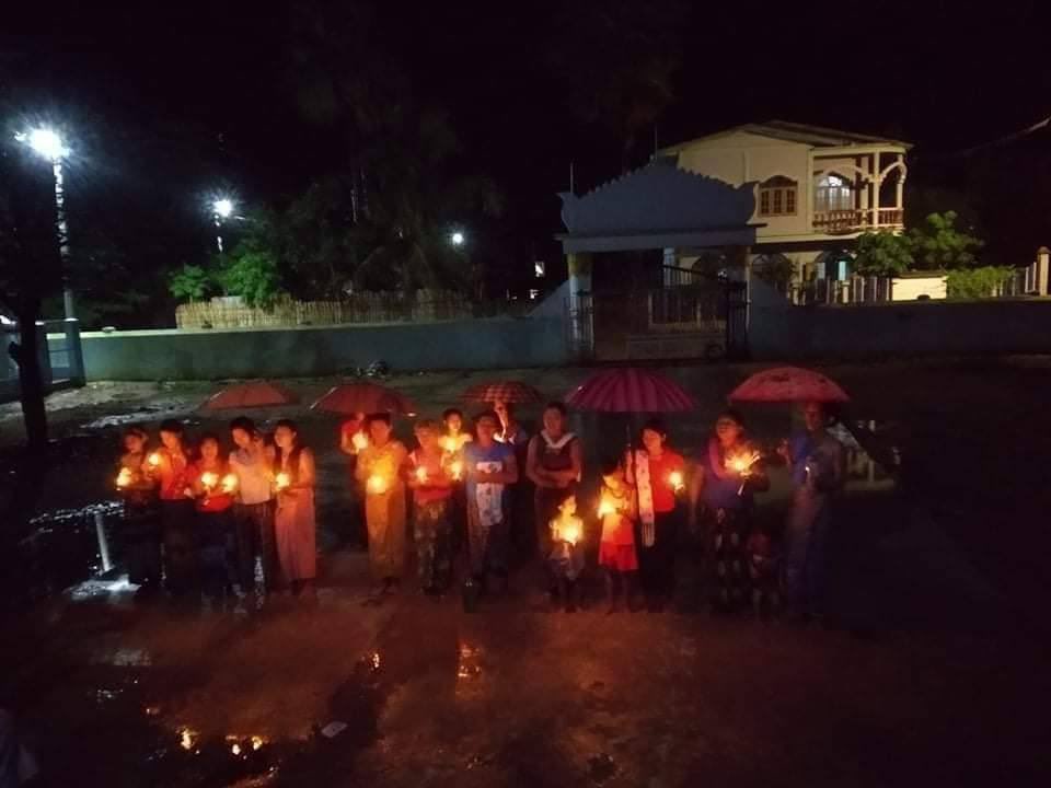 bd_willian's tweet photo. #Depayin Tsp #Candlelight night strike against the dictatorship. #HelpKayah #June11Coup #WhatsHappeningInMyanmar https://t.co/bYbH3D2ttI