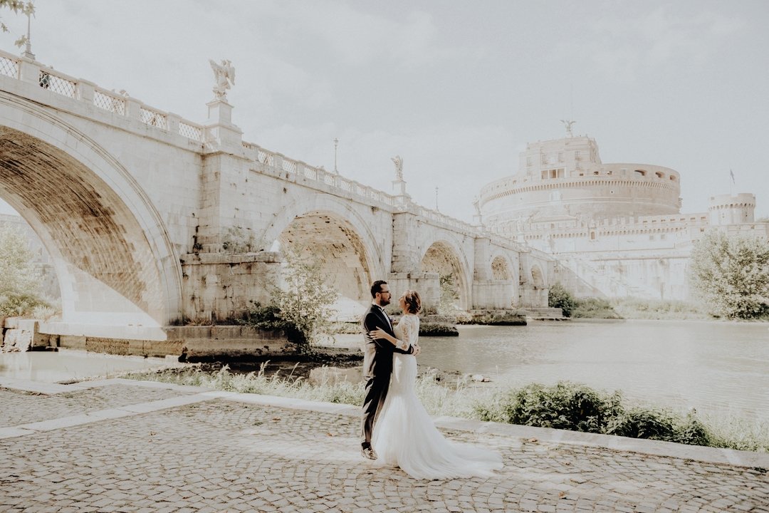 VeraWeddings's tweet photo. In front of one of our favorite setting, Tiber and Castello Sant'Angelo 🤍 https://t.co/0SvOqjpVyz