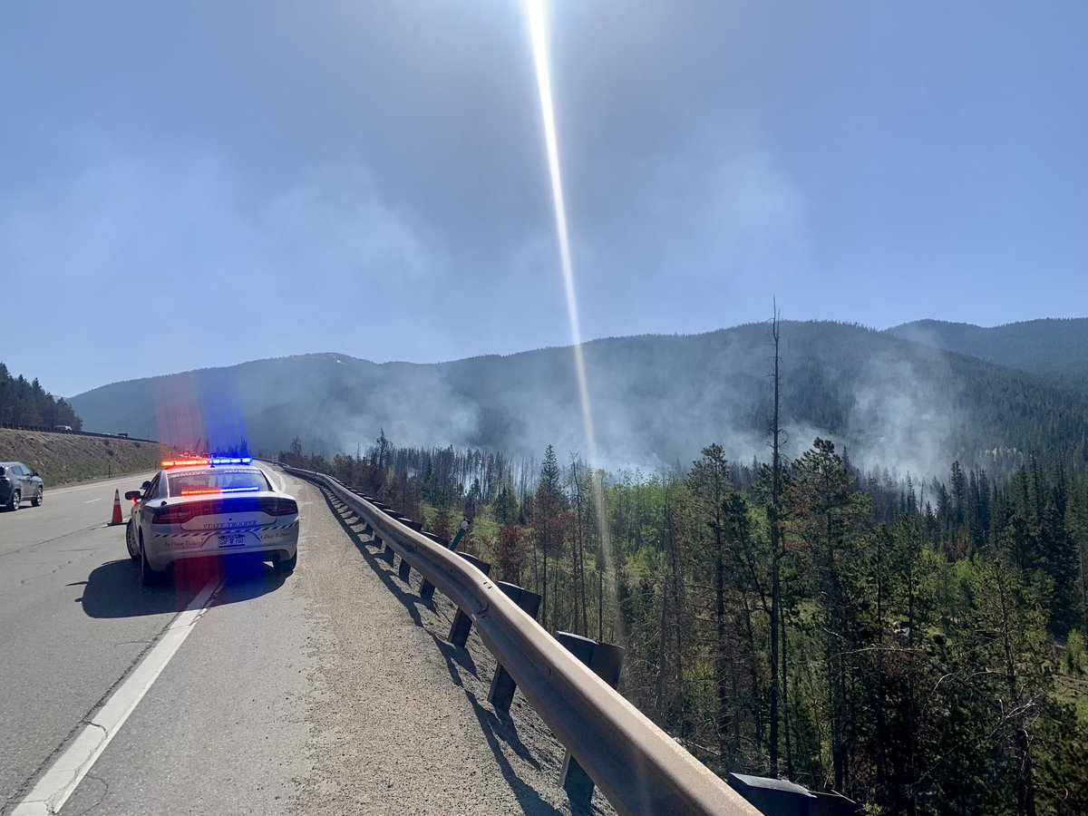 ⚠️One lane will be closed I-70 EB through the #StraightCreekFire area, which is approximately milepost 209.

‼️Please use caution and #SlowDownMoveOver for the 🚒 and 🚓

#cotraffic #cspofpy