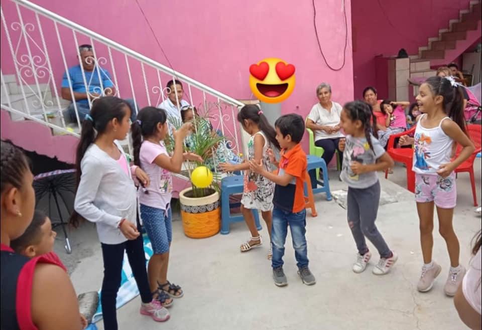 PastorEBonilla's tweet photo. The pandemic pushed the church to explore online experiences. This is the result. Our online campus has real life connections! VBS2021 These children are celebrating in México... #GoAndPreach https://t.co/i2MHGb3285