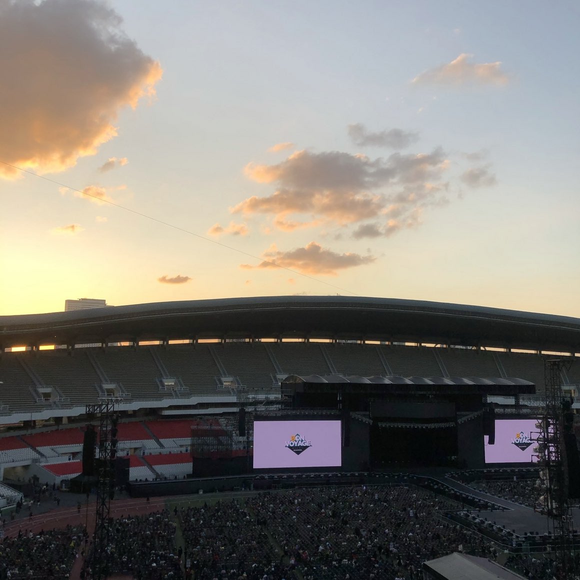 cooing_tae's tweet photo. 마쟈 시간따라 변하는 잠실 하늘 구경하는 거 진짜 좋았는뎅ㅠ.ㅠ https://t.co/JJwSGqXc1X