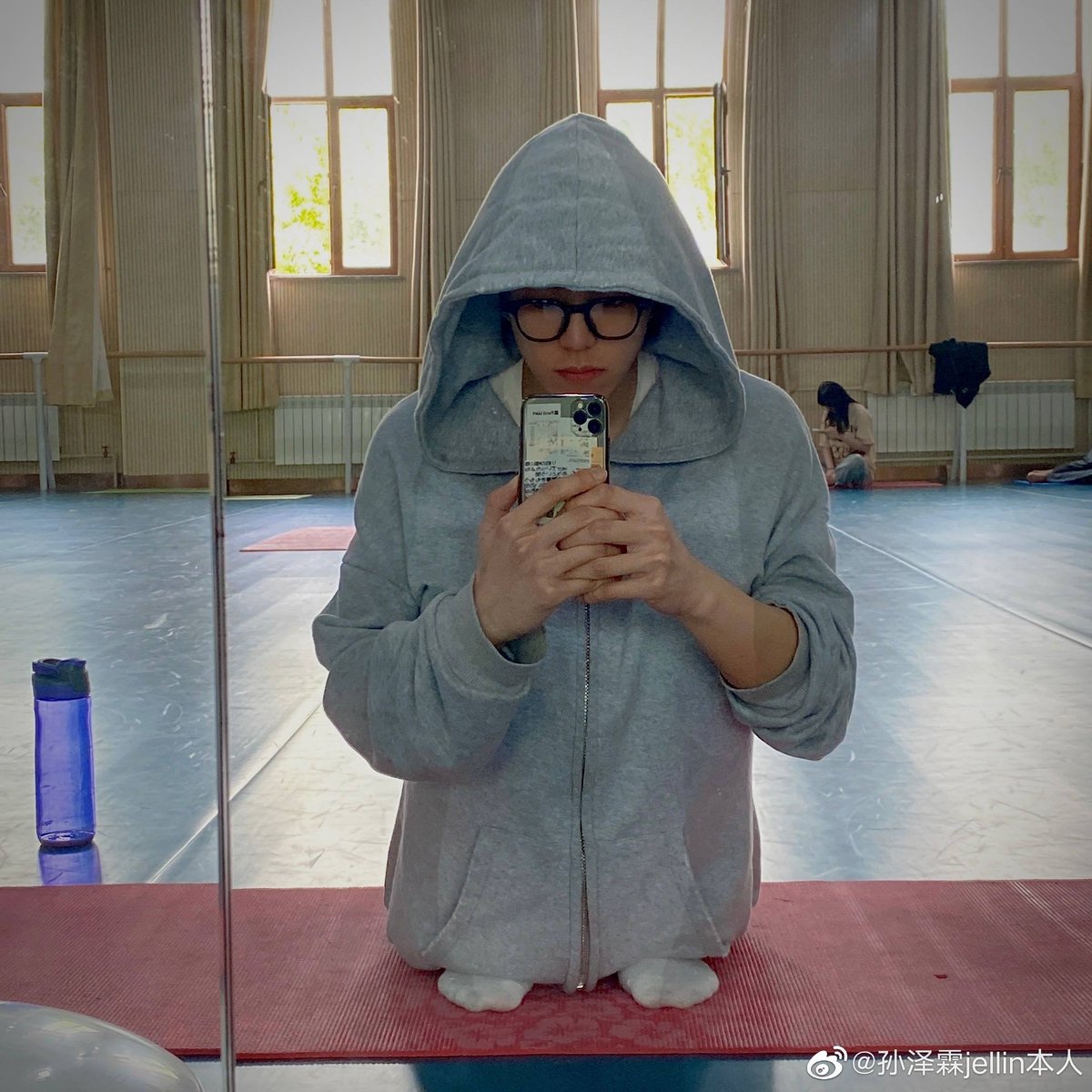 sunjellin's tweet photo. 210611 孙泽霖jellin本人 Update!

Body meditation class🐒🐒🐒 ​​​

aahhh zelin dancing ballet?🤧
#孙泽霖 #SunZelin #Jellin https://t.co/9mt7qAC73e