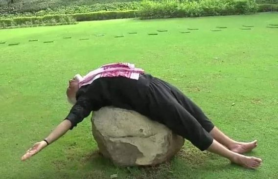 RkMishraEr's tweet image. Imagine any of India’s previous prime ministers in this pose?

#ModiHaiTohMumkinHai #Resign_PM_Modi #ModiResign