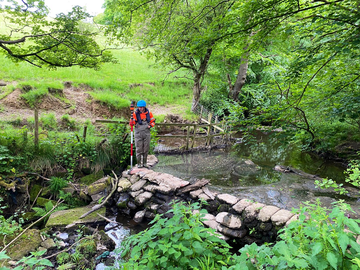 Five teams were deployed near Matlock this week, surveying several different watercourses to inform future #flood models. Here is <a href="/SamDexter_SG/">Sam Dexter</a> showing us how to safely #survey a dilapidated weir! Next week one lucky team will be working through a very interesting heritage site!